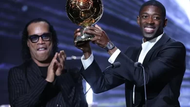 عثمان دمبله برنده توپ طلا 2025 در کنار رونالدینیو