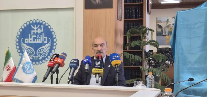 محمدحسین امید، رئیس دانشگاه تهران؛ مراسم رونمایی طرح بورس نخبگان دانشگاه تهران
